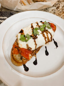 tomato garlic burrata toast photo
